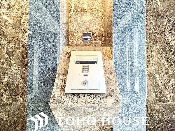 オートロック付で防犯面に配慮した住まいです。