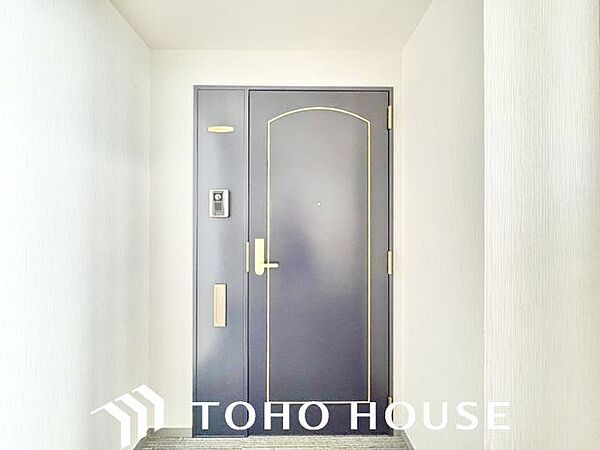 上質感漂うゆとりの広さの玄関スペース。安らぎに満ちた生活空間を予感させてくれます。