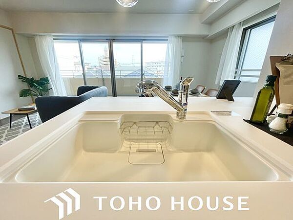 キレイなお水がいつでも安心して飲める浄水器付。