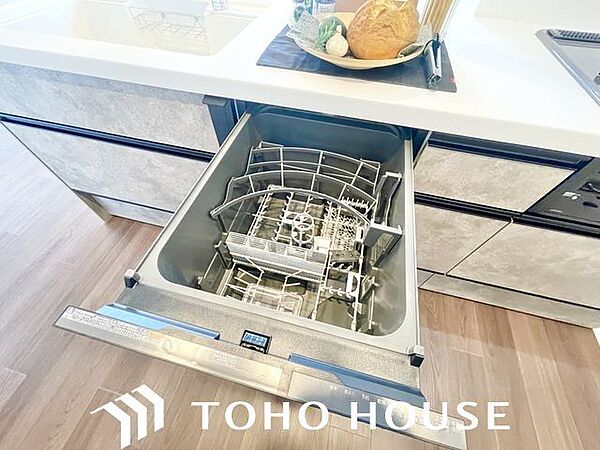 食器を洗っている間にお掃除など、様々なシーンで家事の時短に役立つビルトイン食洗機。