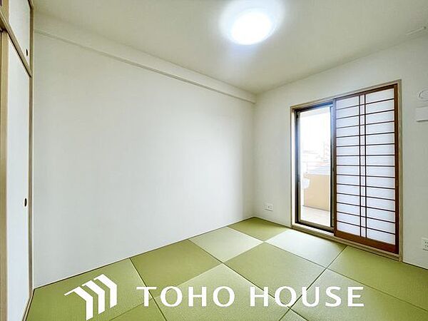 和室は心落ち着く空間。家族団らんや来客時の客間等々、多目的に活用出来る便利なスペースです。