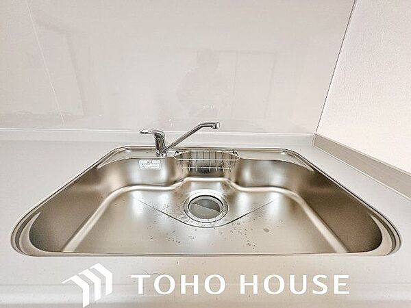 大きな調理器具や食器類もゆったり洗えるシンクです。