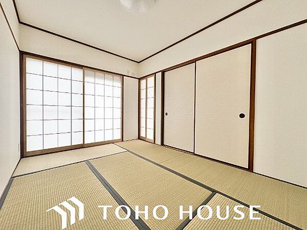 過ぎ行く時間をゆったりと感じることができる落ち着いたお部屋。プライベートな時間を満喫できます。