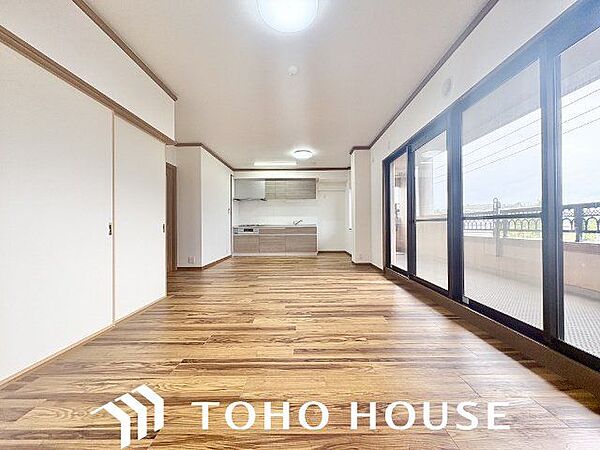 太陽の恵みを一気に受けた明るくあたたかいお住まい。吹きぬける風を感じながら爽やかで風通しの良い暮らし。