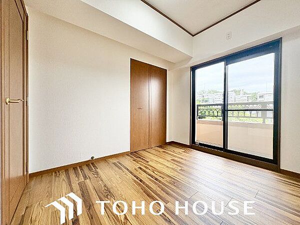 一日の疲れをいやしてくれる主寝室。時を忘れて過ごす場所として過ごせるお部屋。