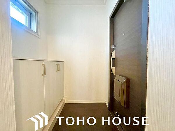玄関はお家の顔としてすっきりとした素敵な空間に。印象のよい玄関は爽やかな住まいへの入り口です。
