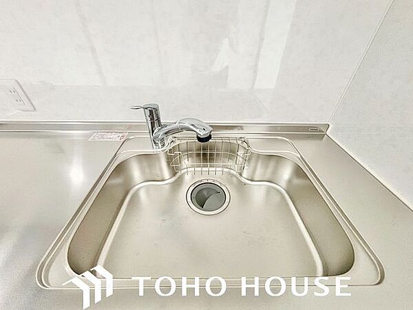 大きな調理器具や食器類もゆったり洗えるシンクです。