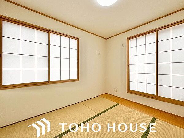 和室は心落ち着く空間。家族団らんや来客時の客間等々、多目的に活用出来る便利なスペースです。