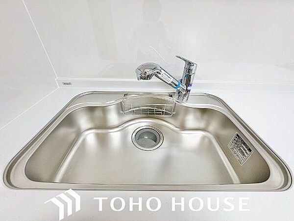 キレイなお水がいつでも安心して飲める浄水器付。