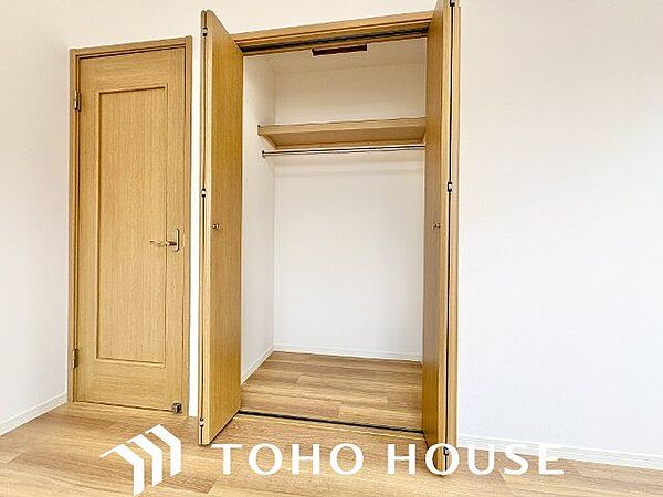 充分な収納スペースを確保。居室内に余計な家具を置く必要がないので、シンプルですっきりとした暮らし。