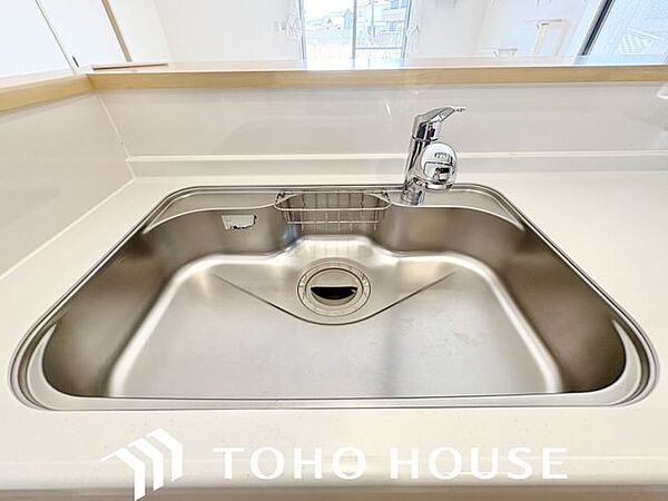 キレイなお水がいつでも、安心して飲める浄水器内蔵型水栓付き。