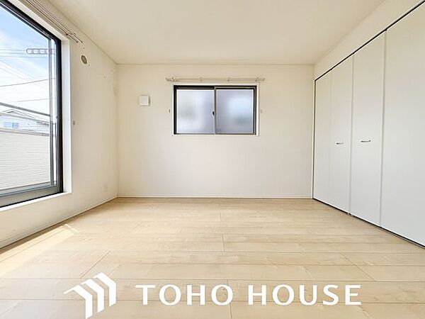 居心地のいい暮らしには欠かせない採光。たっぷりと陽光が注がれる明るい空間。