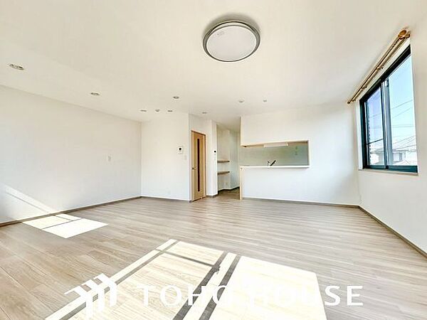 太陽の恵みを一気に受けた明るくあたたかいお住まい。吹きぬける風を感じながら爽やかで風通しの良い暮らし。