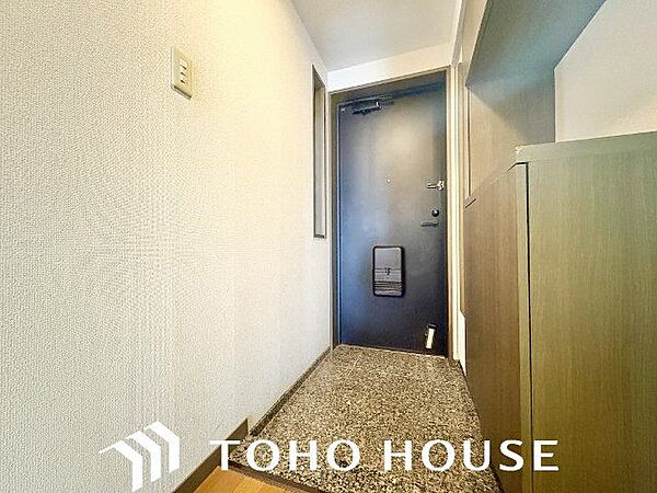 玄関はお家の顔としてすっきりとした素敵な空間に。印象のよい玄関は爽やかな住まいへの入り口です。
