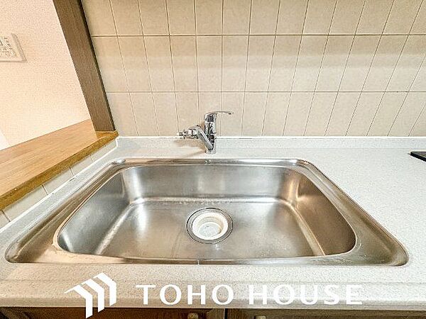 調理器具や食器類もゆったり洗えるシンクです。