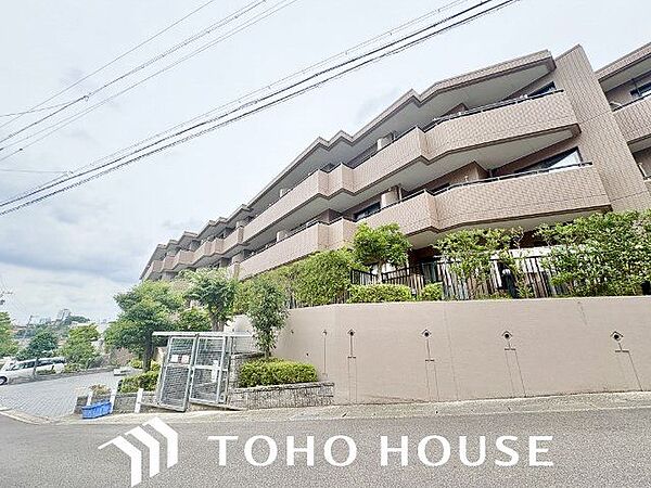 爽やかな青空の下に贅沢なほどに降り注ぐ陽光、豊かな居住性。クオリティが見事に調和した住空間。