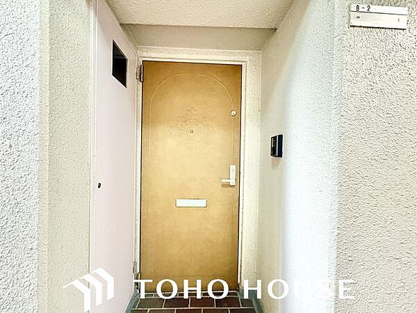毎日出入りに使う玄関は外出する時は爽やかに、帰宅するときはホッとする落ち着いた空間へ。