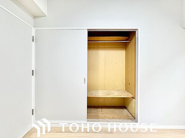 無駄を省き有効に活用した収納スペース。細々したモノを片付けられて便利です。