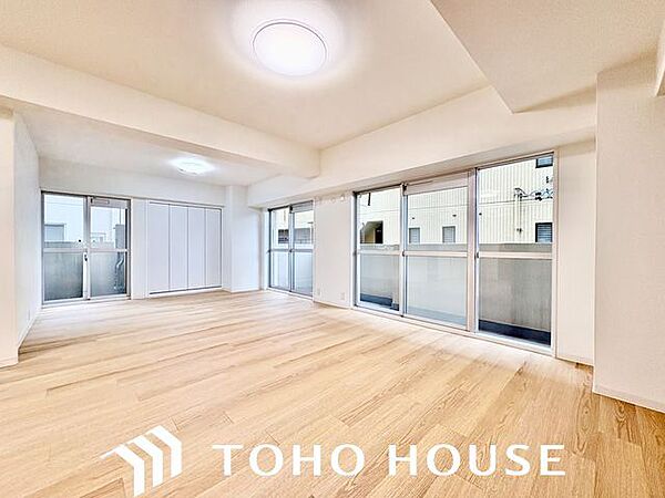 家族の温かさと陽光の暖かさ、楽しい毎日と明るい未来を予感させる「空間が織り成すひとつ先の住み心地」