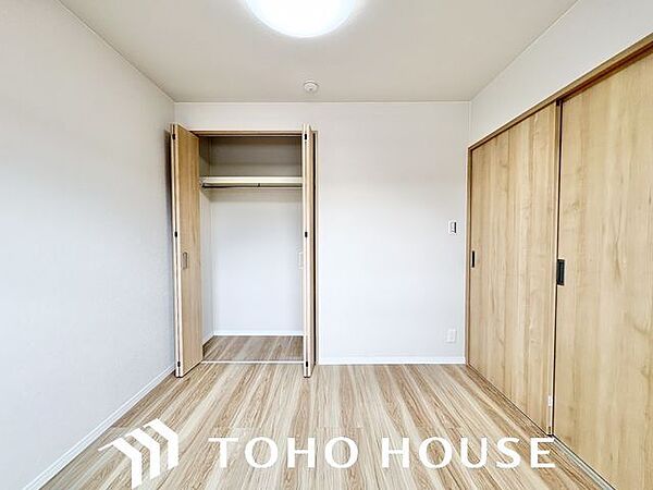 充分な収納スペースを確保。居室内に余計な家具を置く必要がないので、シンプルですっきりとした暮らし。