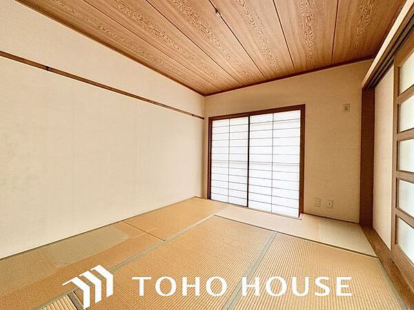 和室は心落ち着く空間。家族団らんや来客時の客間等々、多目的に活用出来る便利なスペースです。