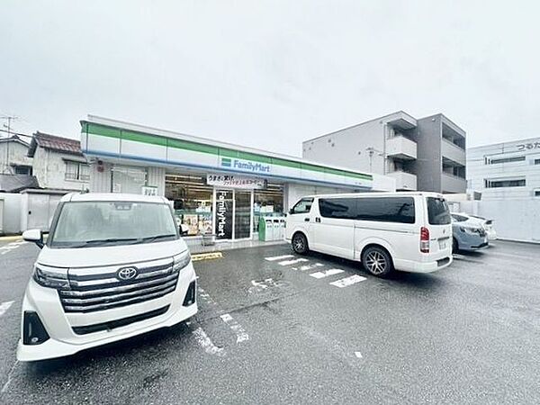 ファミリーマート中江二丁目店 400m