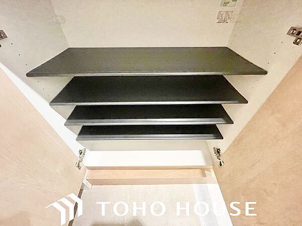 玄関横にも収納を設けてあります。たくさんの靴を収納することが出来ます。