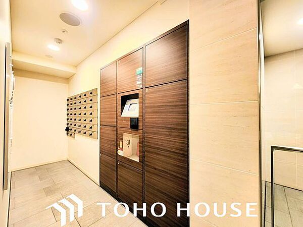 宅配ＢＯＸ。お仕事やお出かけで荷物が受け取れない時も大変便利です。