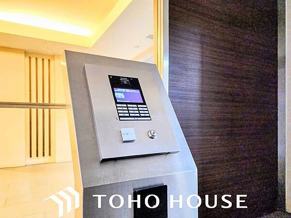 オートロックなど防犯面に配慮した住まいです。