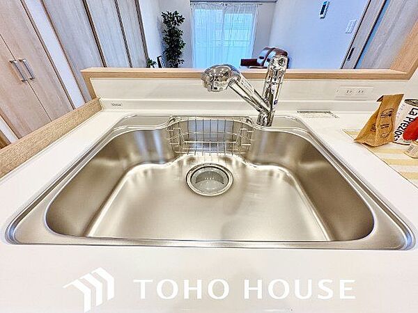 調理器具や食器類もゆったり洗えるシンクが嬉しいですね。