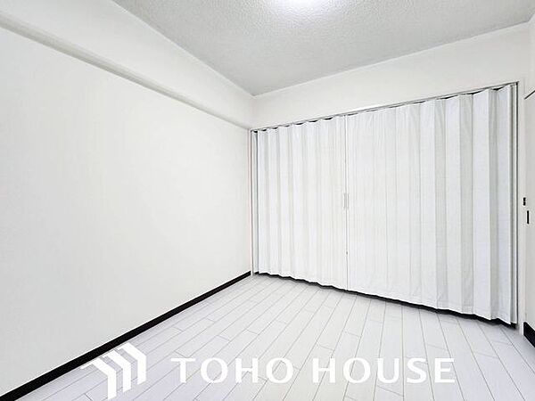 一日の疲れをいやしてくれる主寝室。時を忘れて過ごす場所として過ごせるお部屋。
