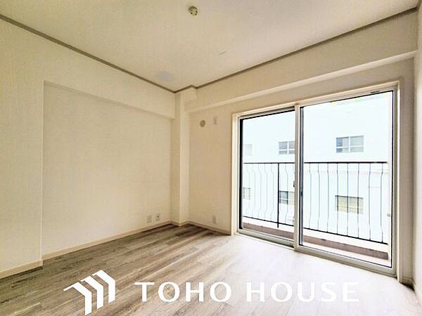 過ぎ行く時間をゆったりと感じることができる落ち着いたお部屋。プライベートな時間を満喫できます。