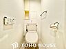 トイレ：毎日使う場所だからこそ、使い勝手を考慮しました。白を基調に、飽きのこない空間に。