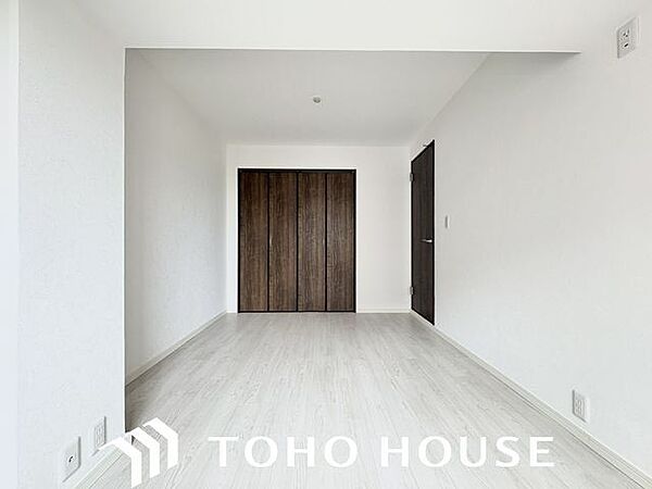 過ぎ行く時間をゆったりと感じることができる落ち着いたお部屋。プライベートな時間を満喫できます。