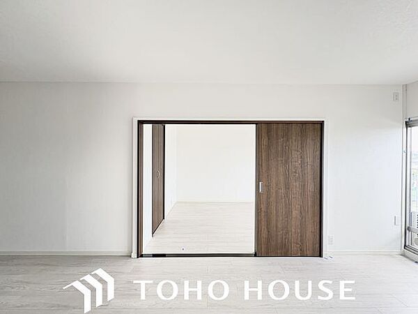お気に入りのこの場所。いつもと変わらない週末のひととき。なんでもない朝の会話さえもとっておきの時間。