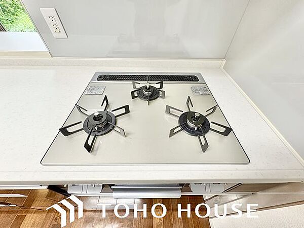 忙しいときでも一度にたくさんの料理が作れる3口コンロ。使い勝手の良さを考えました。