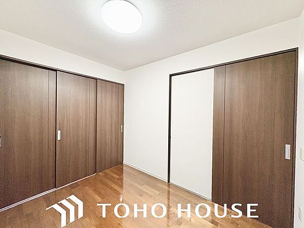 一日の疲れをいやしてくれる主寝室。時を忘れて過ごす場所として過ごせるお部屋。