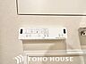 トイレ：トイレのウォシュレットリモコン。充実の機能が備わっています。