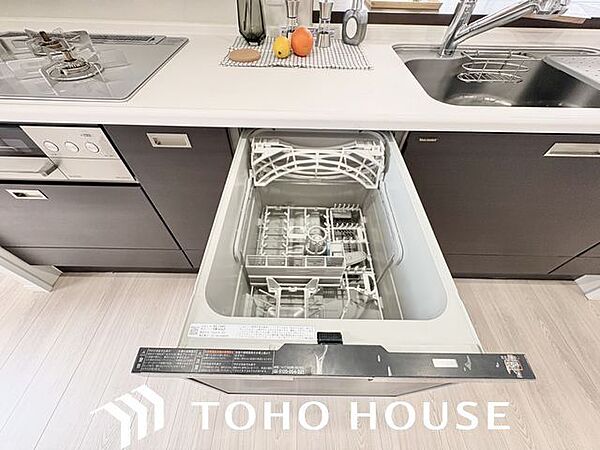 食器を洗っている間にお掃除など、様々なシーンで家事の時短に役立つビルトイン食洗機。