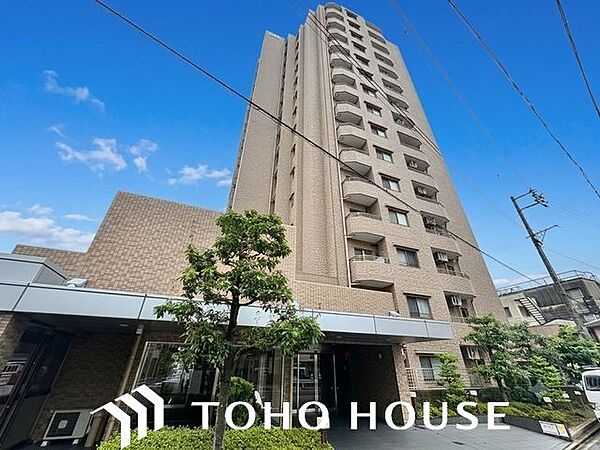 爽やかな青空の下に贅沢なほどに降り注ぐ陽光、豊かな居住性。クオリティが見事に調和した住空間。