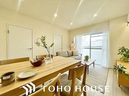 太陽の恵みを一気に受けた明るくあたたかいお住まい。吹きぬける風を感じながら爽やかで風通しの良い暮らし。