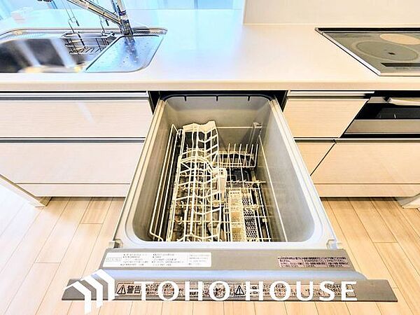 食器を洗っている間にお掃除など、様々なシーンで家事の時短に役立つビルトイン食洗機。