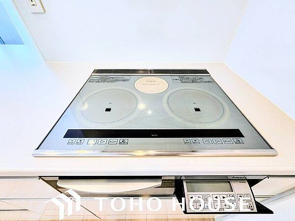 ガスコンロに比べて、サッと掃除ができるお手入れ簡単なIHクッキングヒーター。