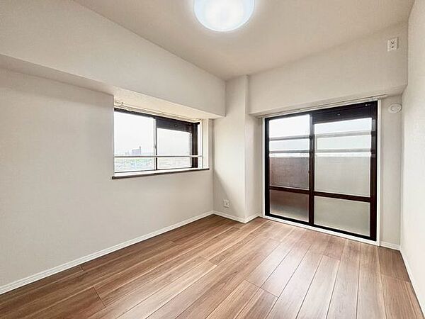 過ぎ行く時間をゆったりと感じることができる落ち着いたお部屋。プライベートな時間を満喫できます。