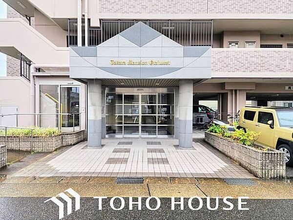 外と内をつなぐエントランスは、まさに顔となる場所。シンプルながらも上質な空間を作り出します。