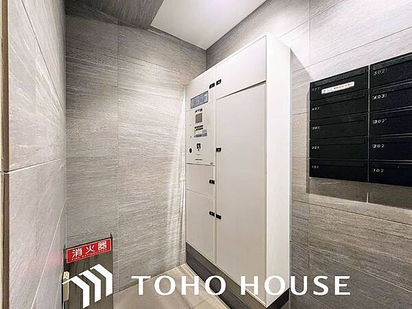 宅配ＢＯＸ。お仕事やお出かけで荷物が受け取れない時も大変便利です。