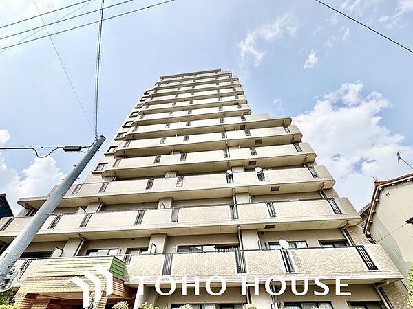 爽やかな青空の下に贅沢なほどに降り注ぐ陽光、豊かな居住性。クオリティが見事に調和した住空間。
