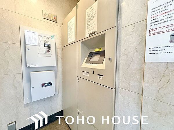お仕事やお出かけで荷物が受け取れない時も大変便利な宅配ボックス完備。