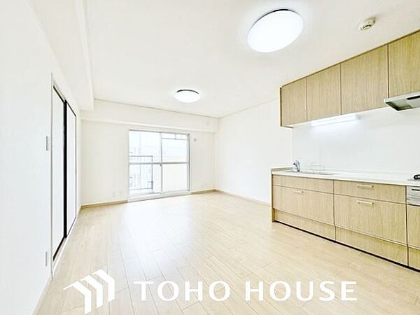 明るい日差しが差し込む空間。美しい街並みと穏やかな住環境でやすらぎの暮らしを叶えます。