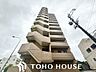 外観：時代の移ろいを重ね、趣きのある風情が浮かび上がる佇まいのマンションです。